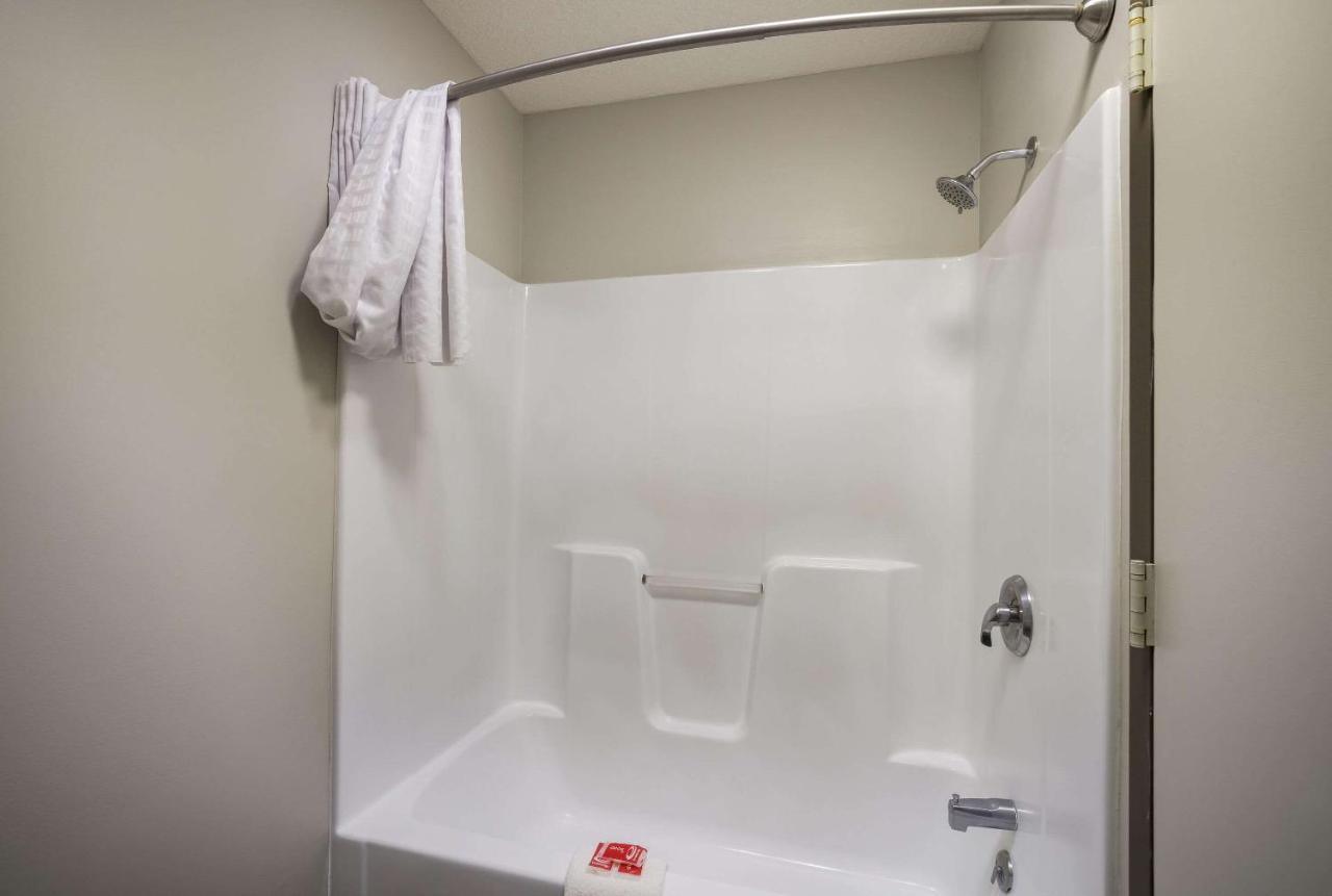 Econo Lodge Inn & Suites Canandaigua Zewnętrze zdjęcie