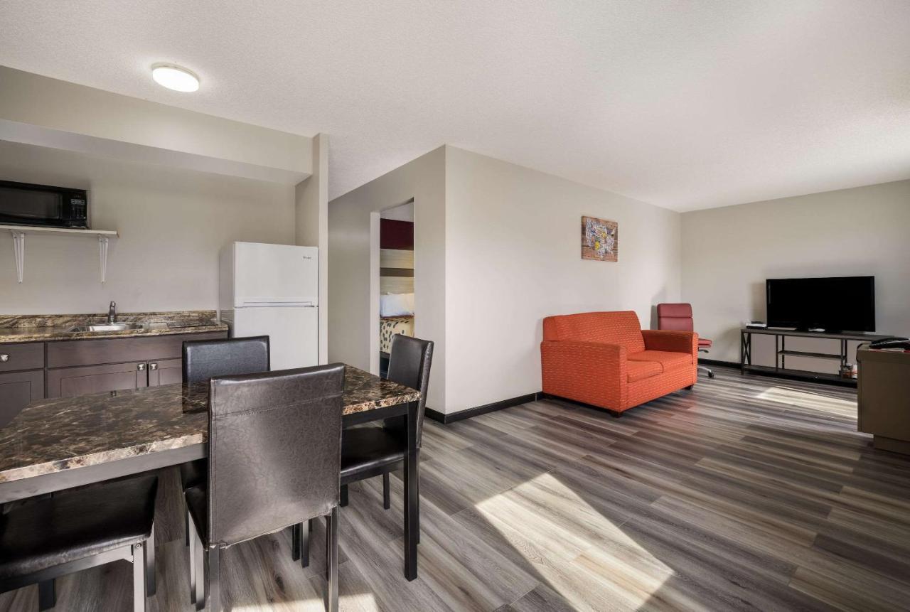 Econo Lodge Inn & Suites Canandaigua Zewnętrze zdjęcie