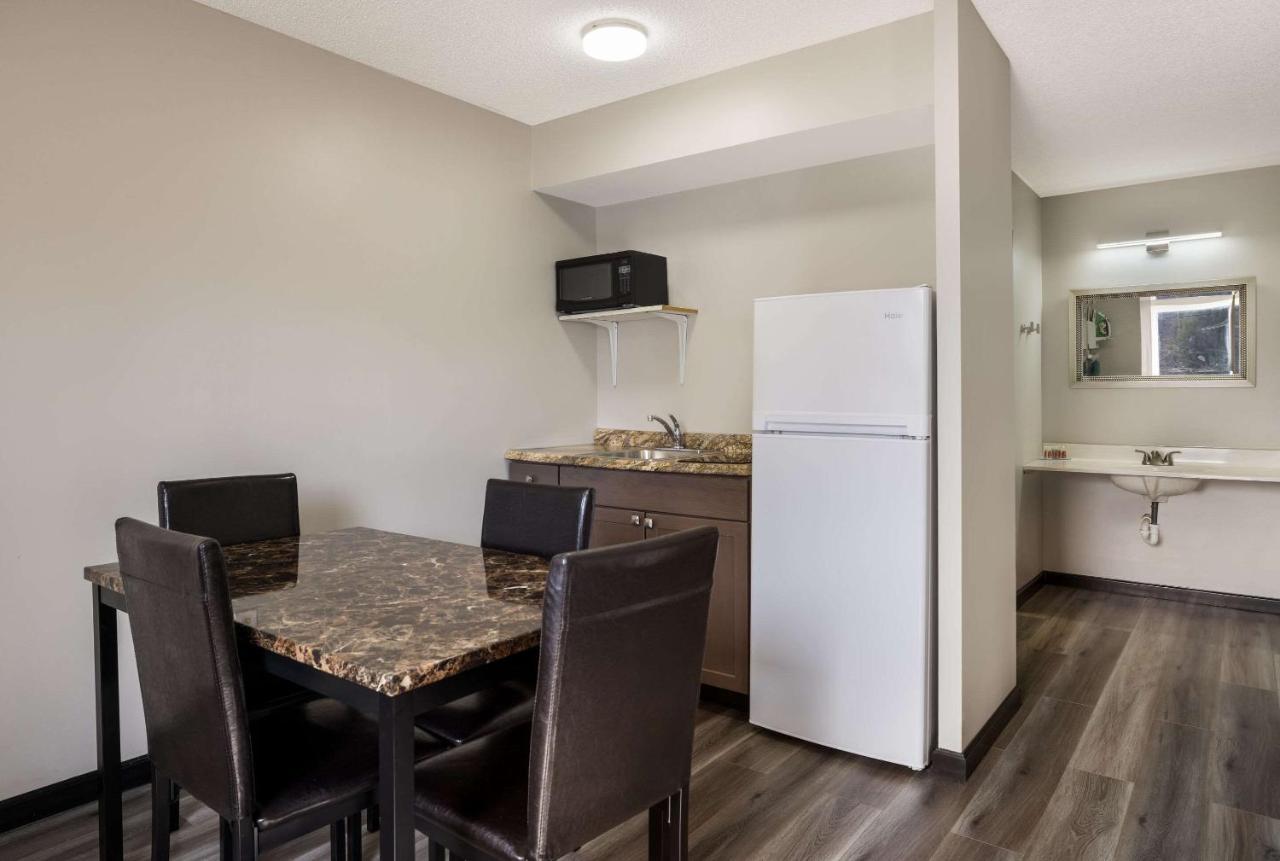 Econo Lodge Inn & Suites Canandaigua Zewnętrze zdjęcie