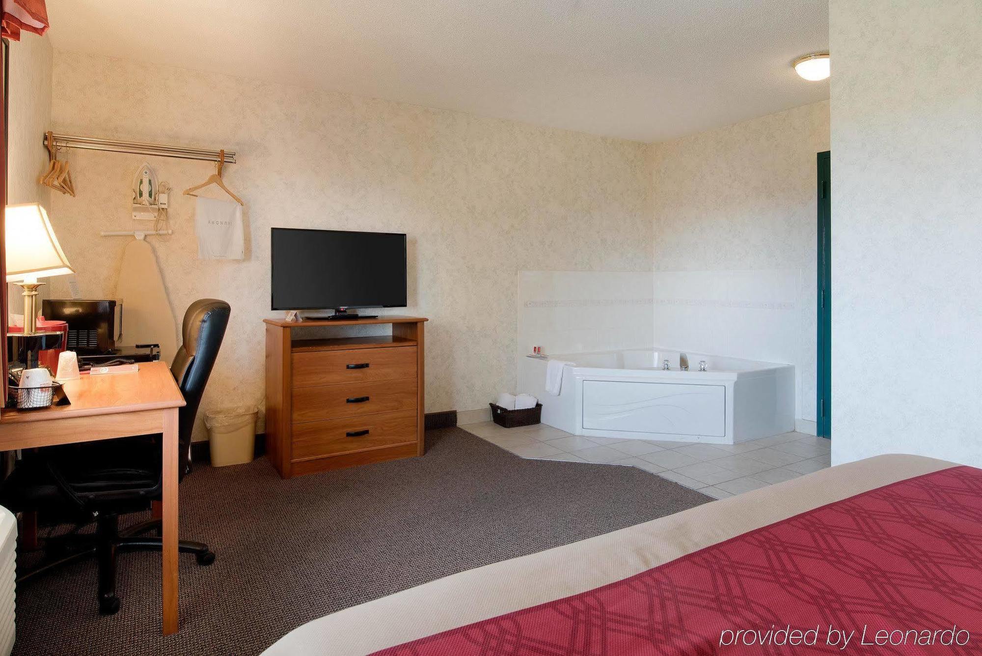 Econo Lodge Inn & Suites Canandaigua Zewnętrze zdjęcie